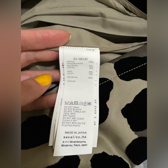 Trench coat by Sacai - Picture 8 of 16